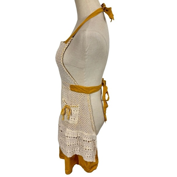 Anthropologie Made-To-Entertain Crochet Halter Apron ASO Taylor Swift - Picture 5 of 9